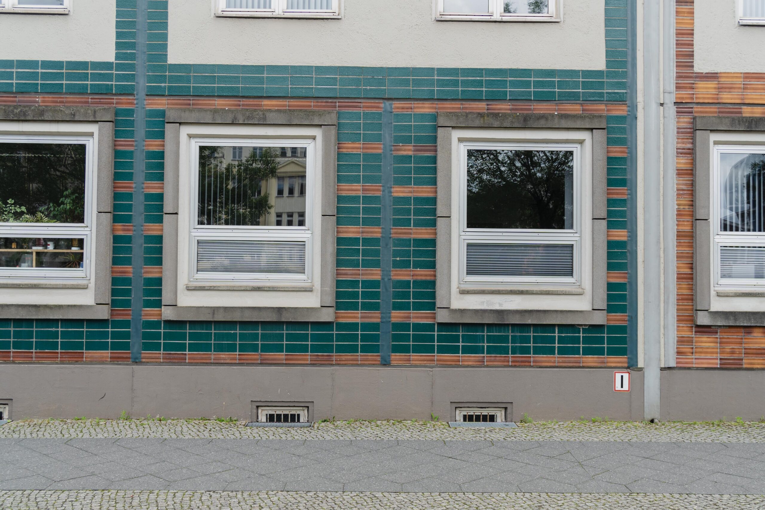 015. Classic Look: Tiled Staircase - Image 3