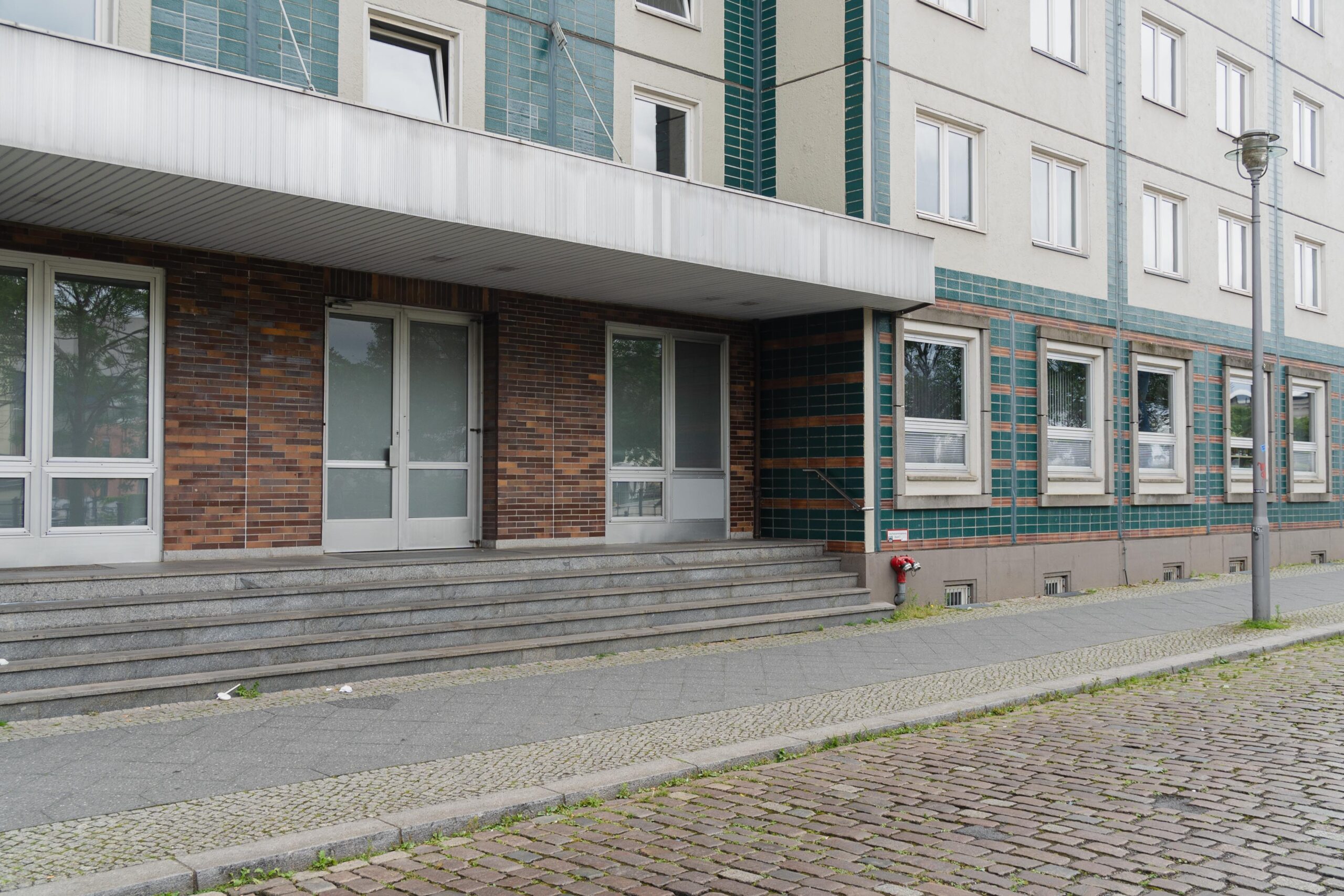 015. Classic Look: Tiled Staircase - Image 2