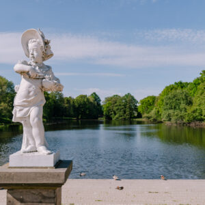 279. Historic Lake View