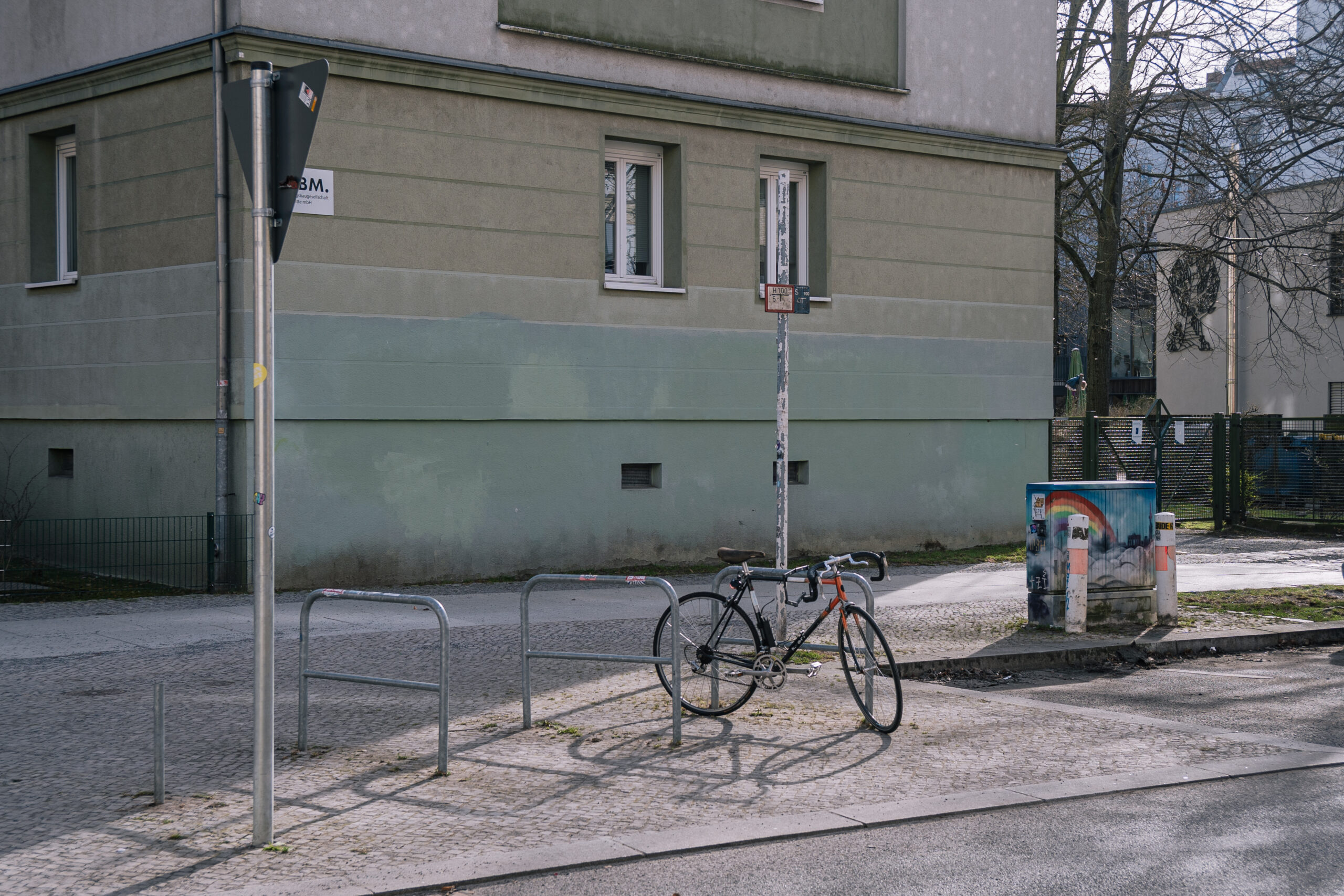 374. Green Gradient Wall