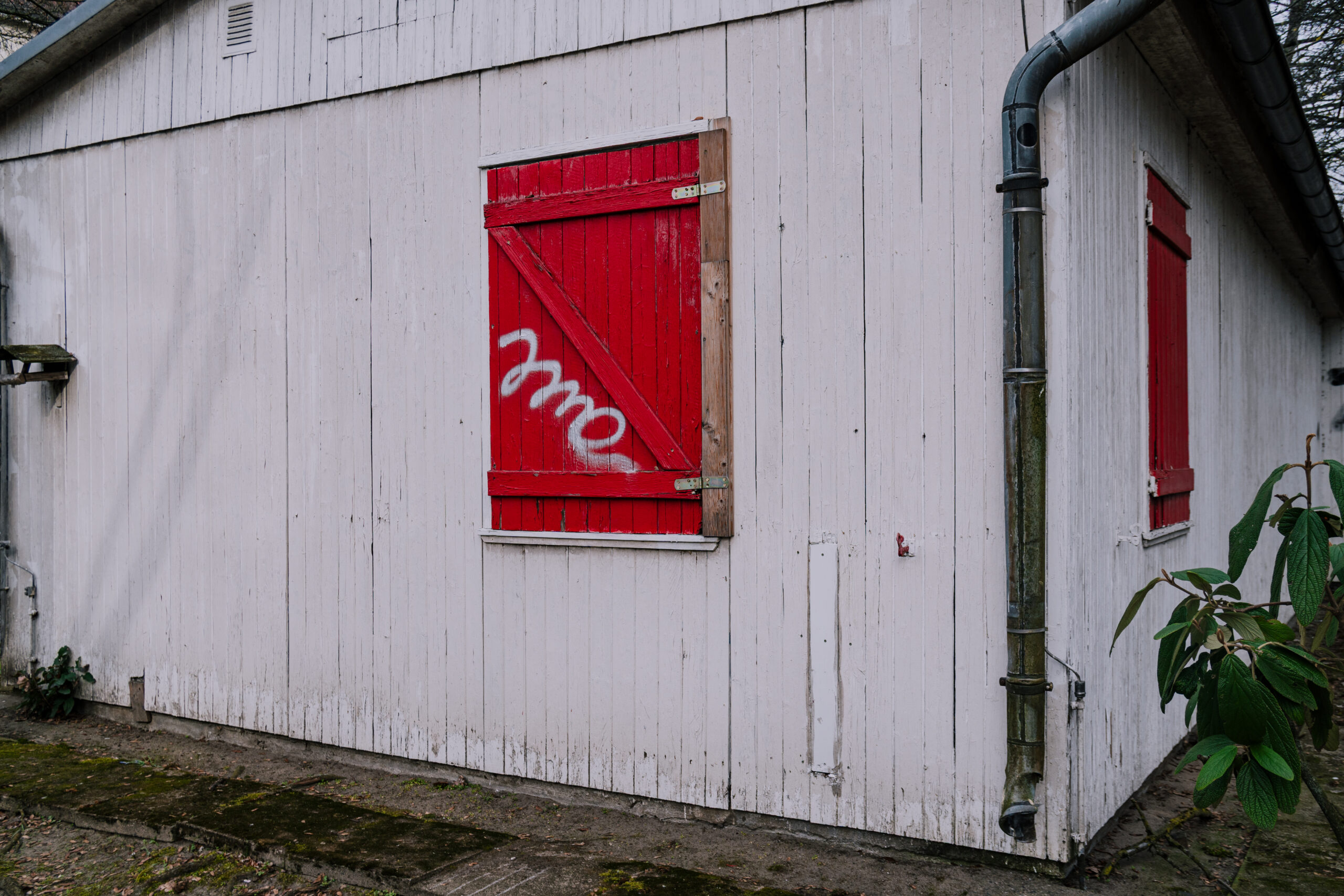 391. Red Wooden House