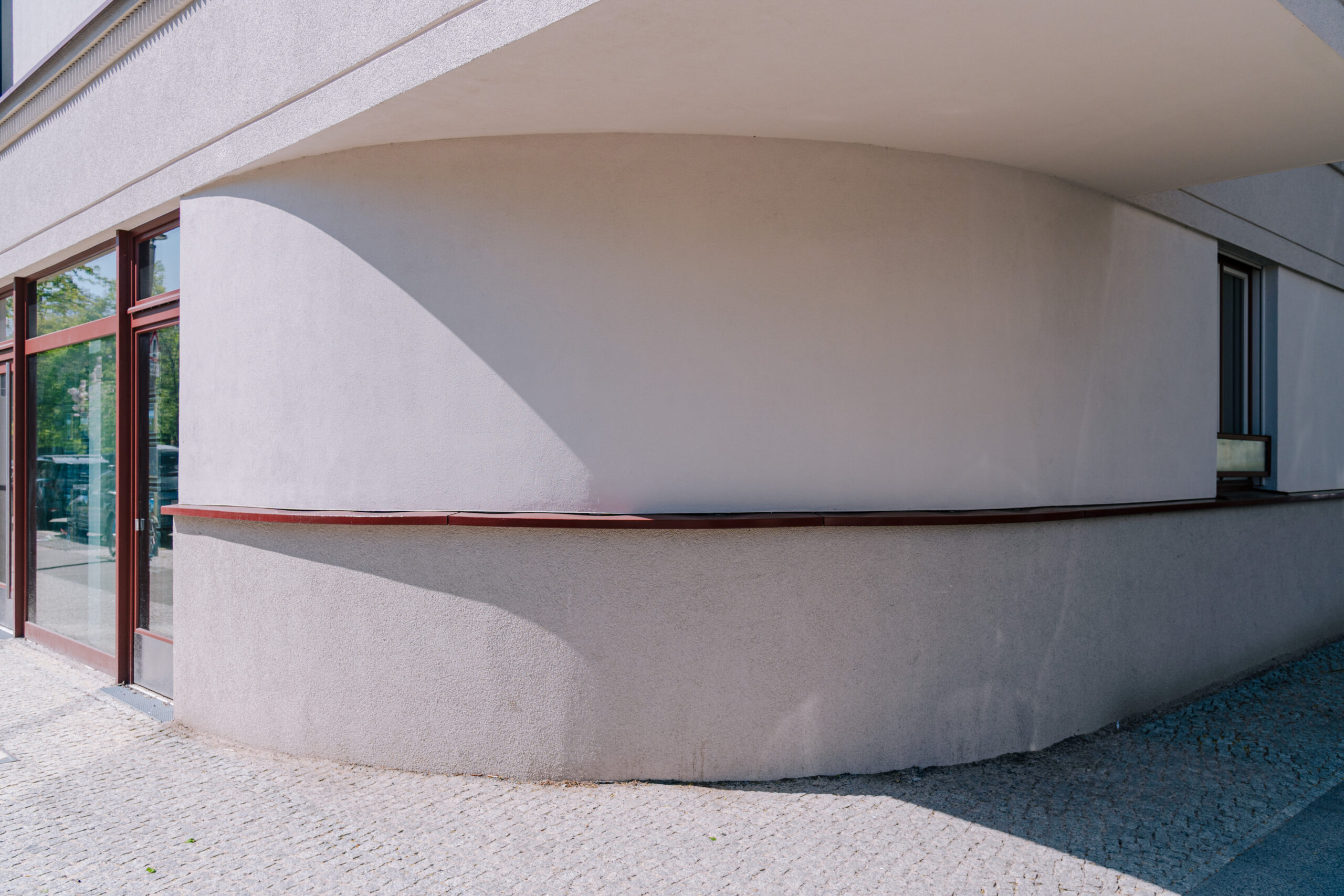 399. Curved Red White - Image 2