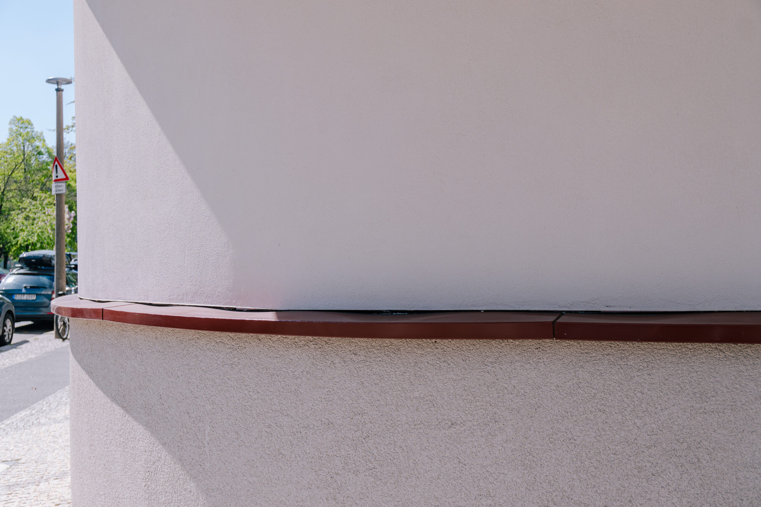 399. Curved Red White - Image 3
