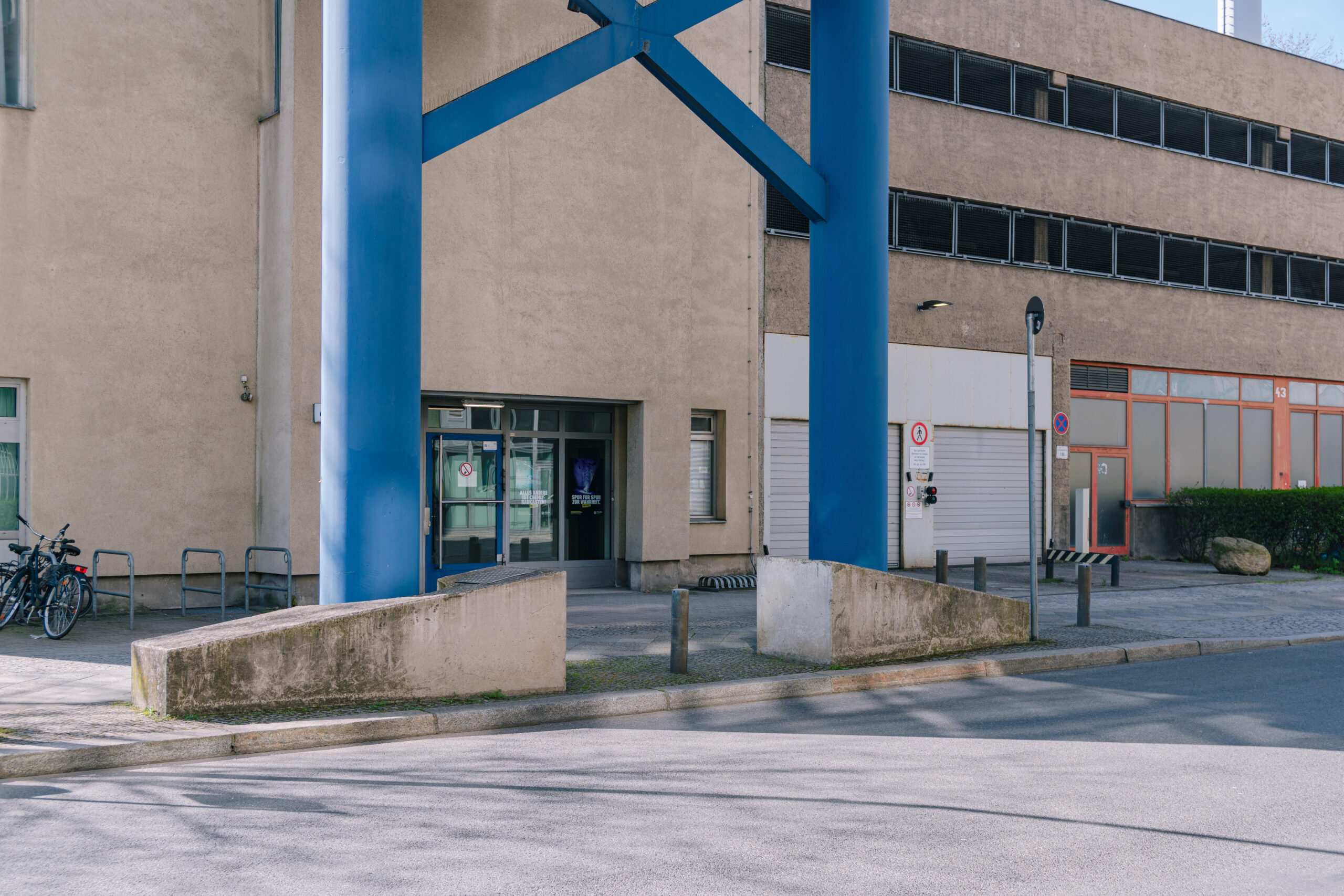 449. Blue Column Structure