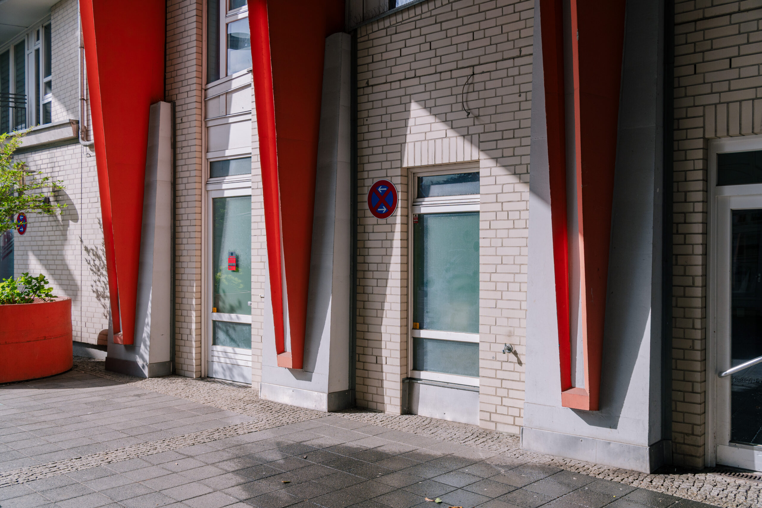 441. Red Courtyard Metal